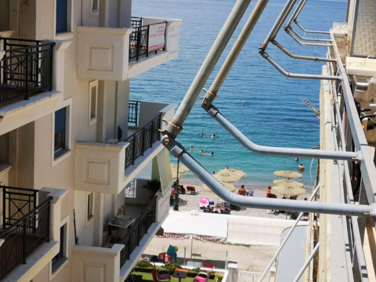 Comfortable Beachfront Apartment Loutráki Buitenkant foto