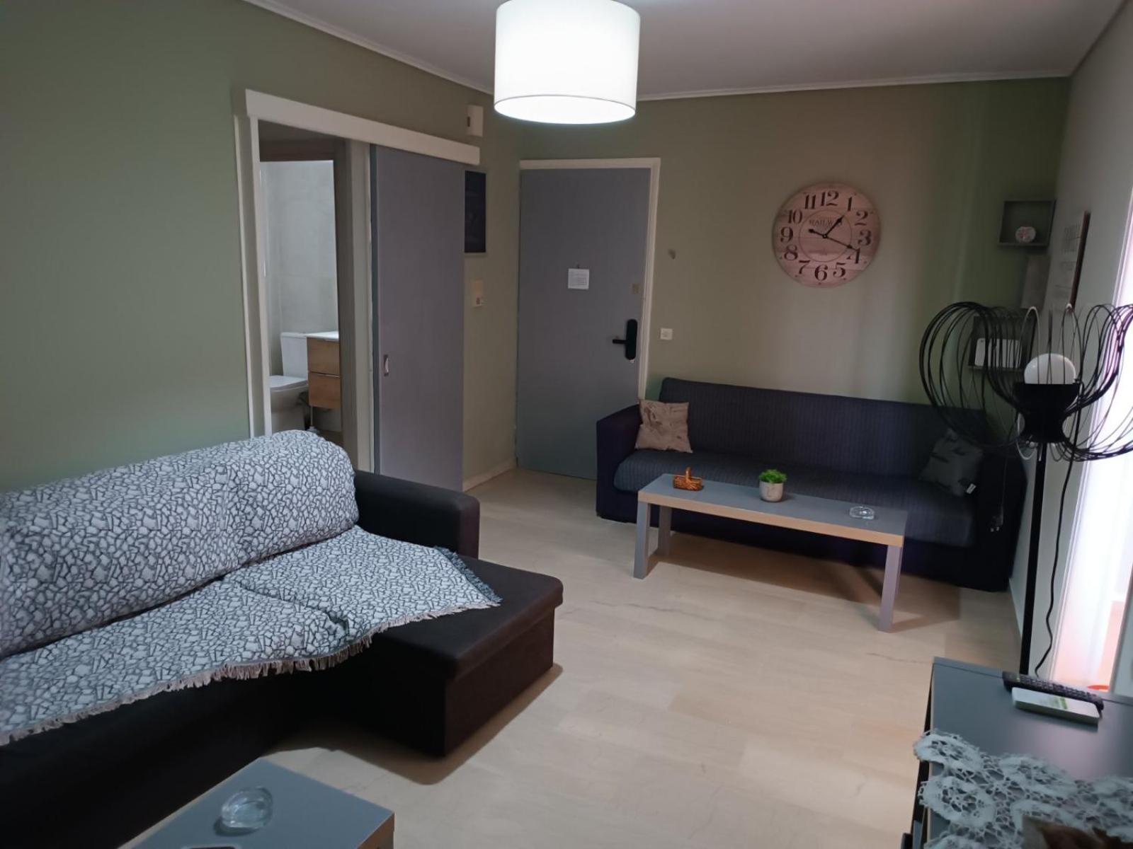 Comfortable Beachfront Apartment Loutráki Buitenkant foto