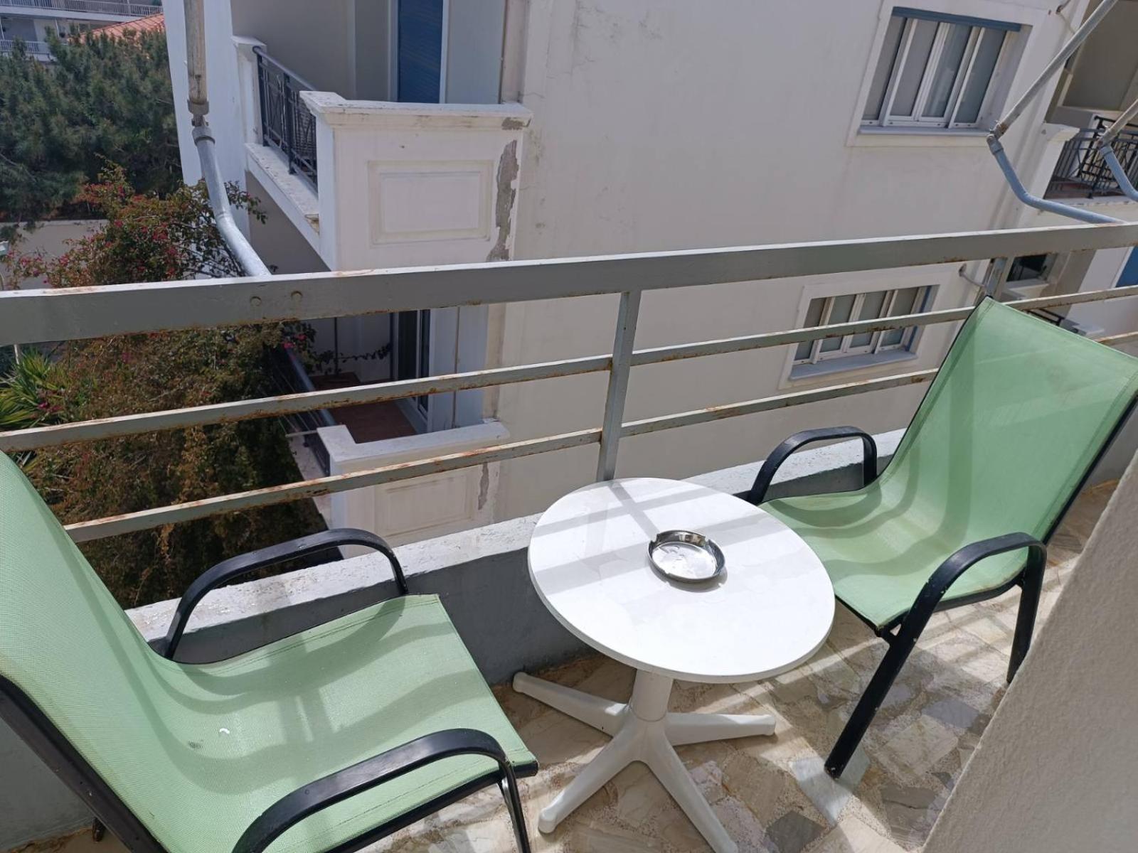 Comfortable Beachfront Apartment Loutráki Buitenkant foto